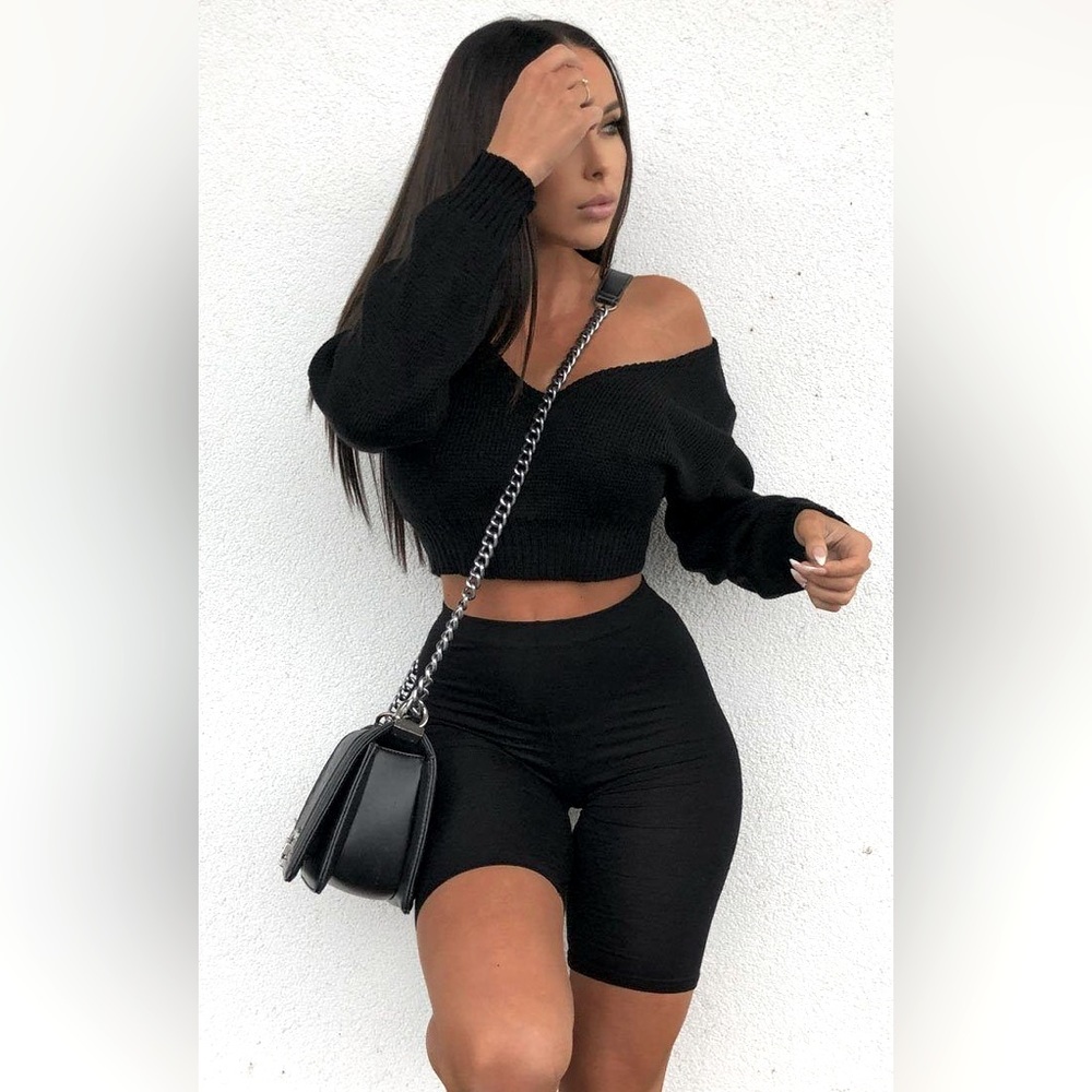 Femme Luxe Women’s Black V-Neck Cropped Jumper - Cordelia- **NEVER WORN**